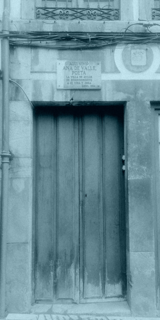 Puerta y placa casa Ana de Valle