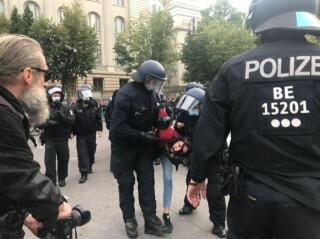 devushka_arrested.jpg